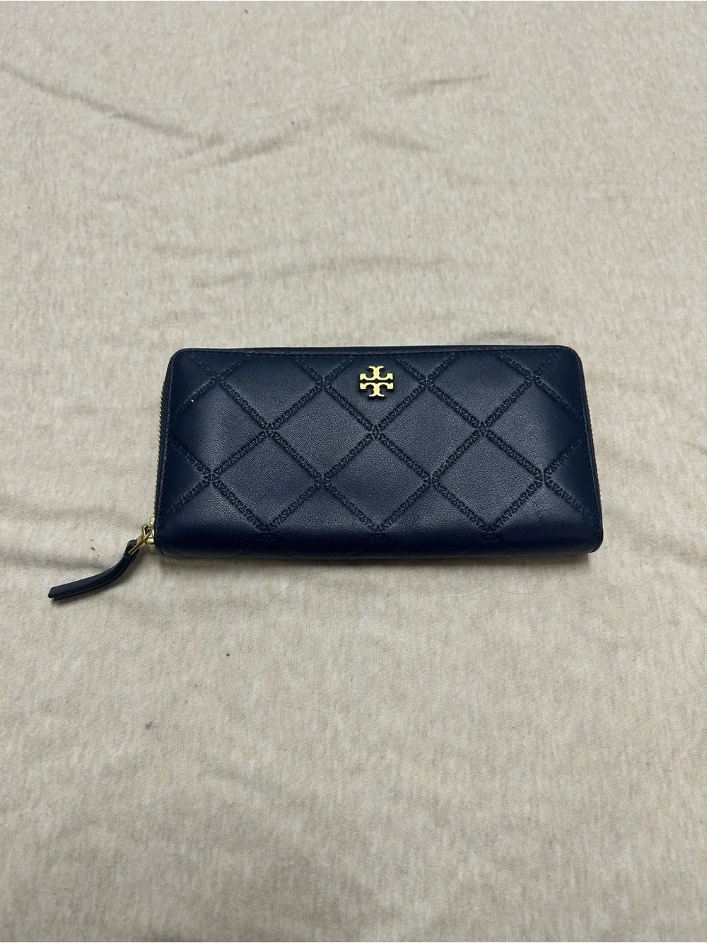 Tory Burch Georgia Quilted Look Leather Wallet Navy Blue Gold Logo Clean Classy